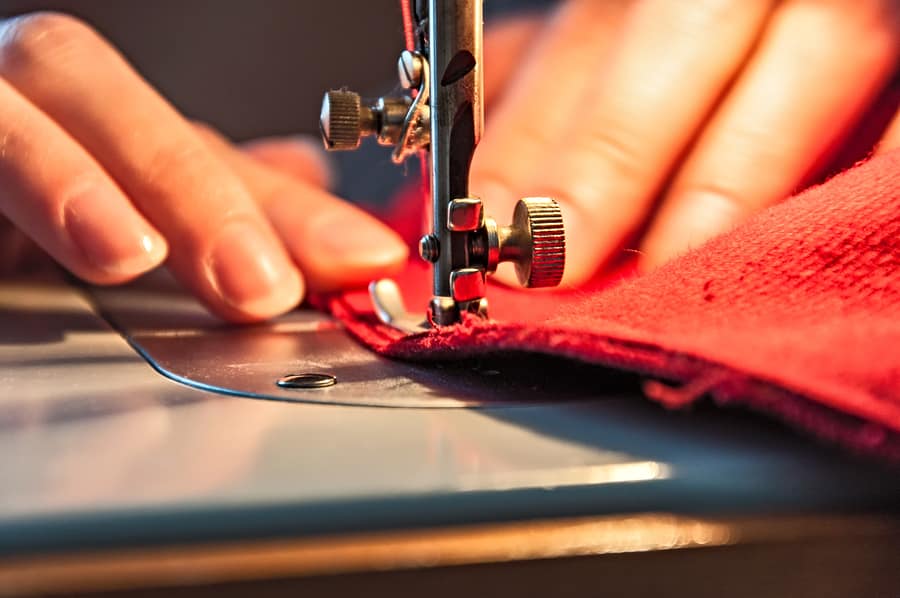 9 Best Sewing Machines for Clothes (Reviews Updated 2020)